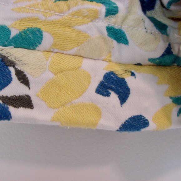 Alice + Olivia Floral Shorts Cady Cuffed White Blue Red Embroidered Size Small - Picture 13 of 16